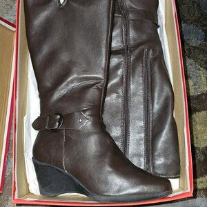 WOMEN'S DARK BROWN BOOTS-SIZE 11W